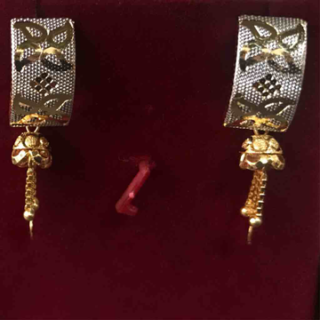 22 ct gold fancy earrings with rhodium by D.M. Jewellers